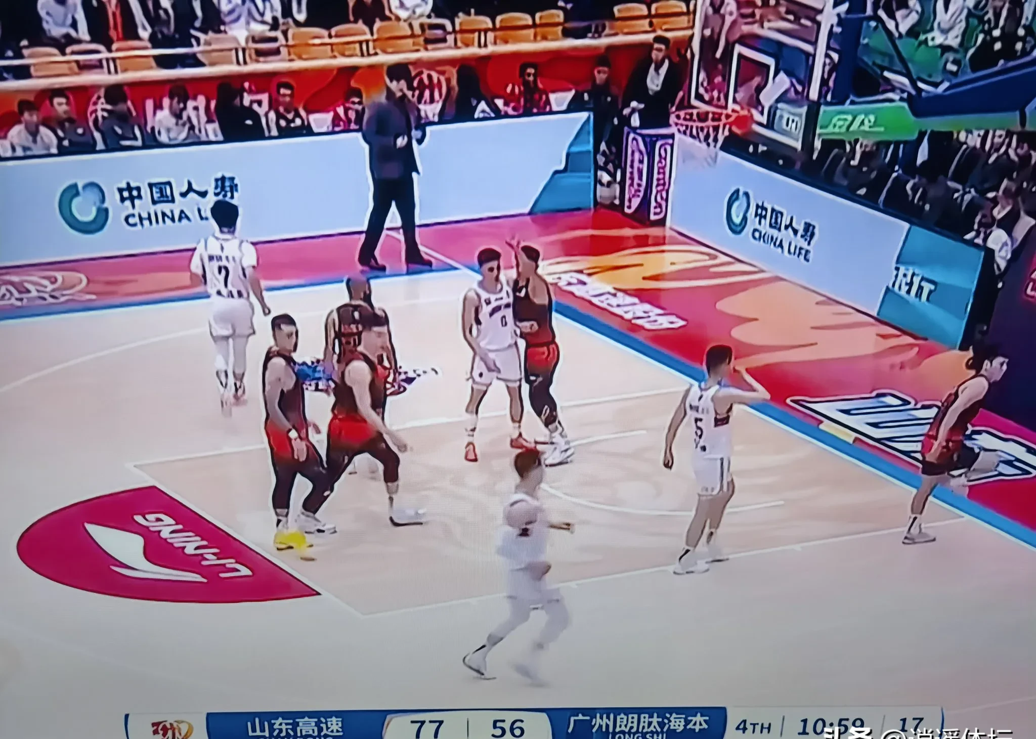 马赛在客场遭遇挑战，难以取胜