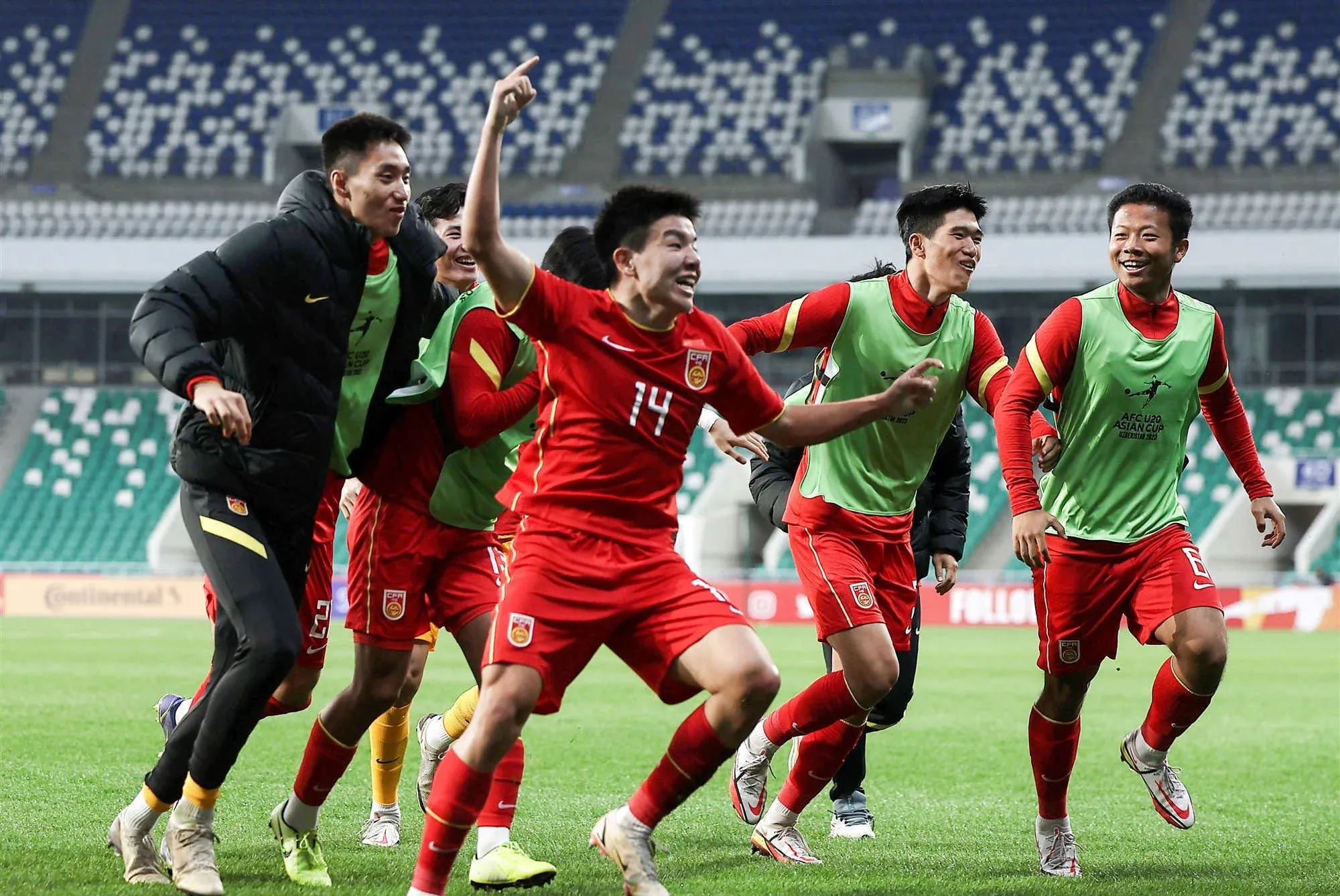 大比分压倒对手！国内球队晋级下一轮