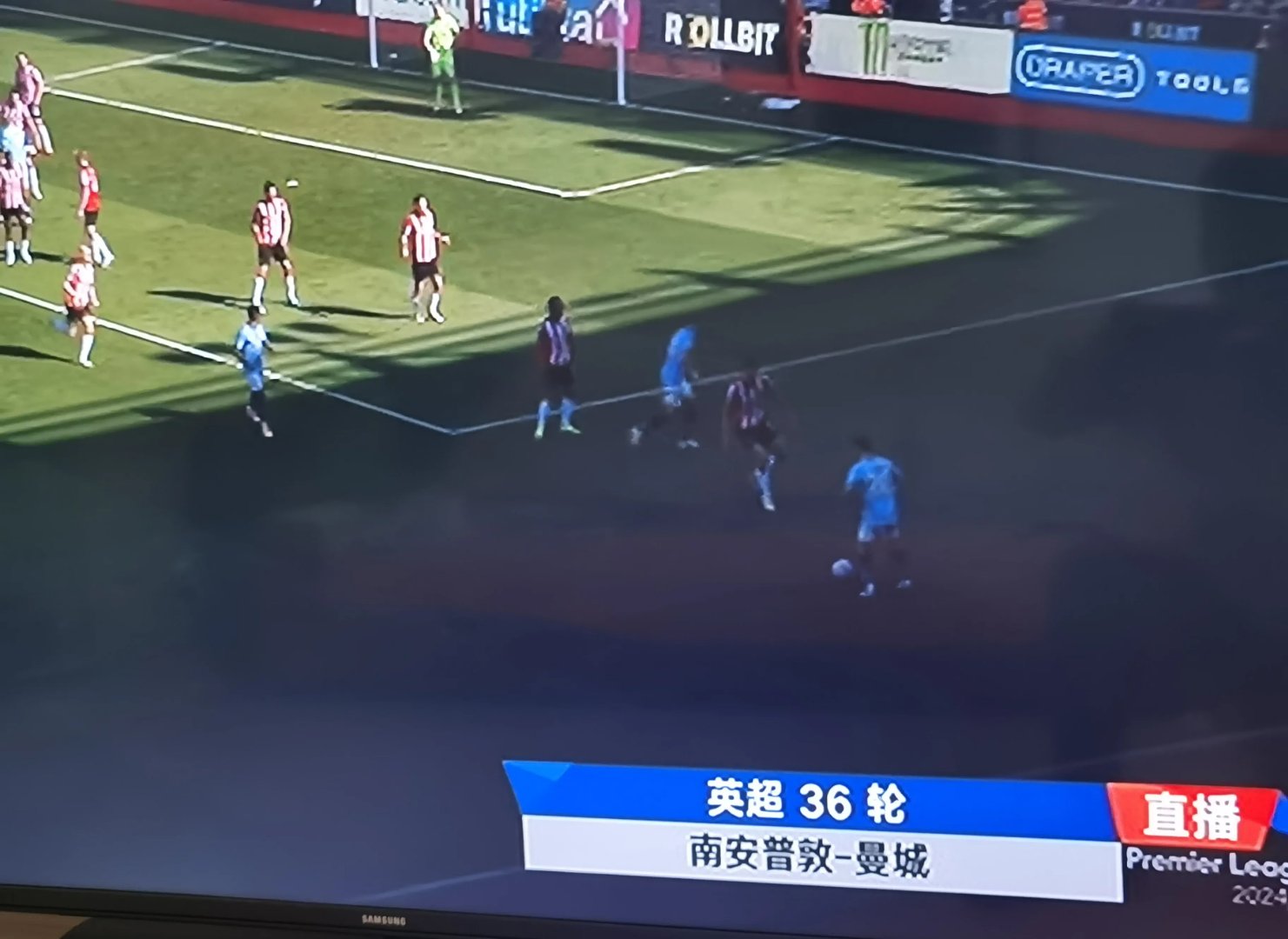 包含曼城遭遇逆转失利，客场战绩不尽如人意的词条