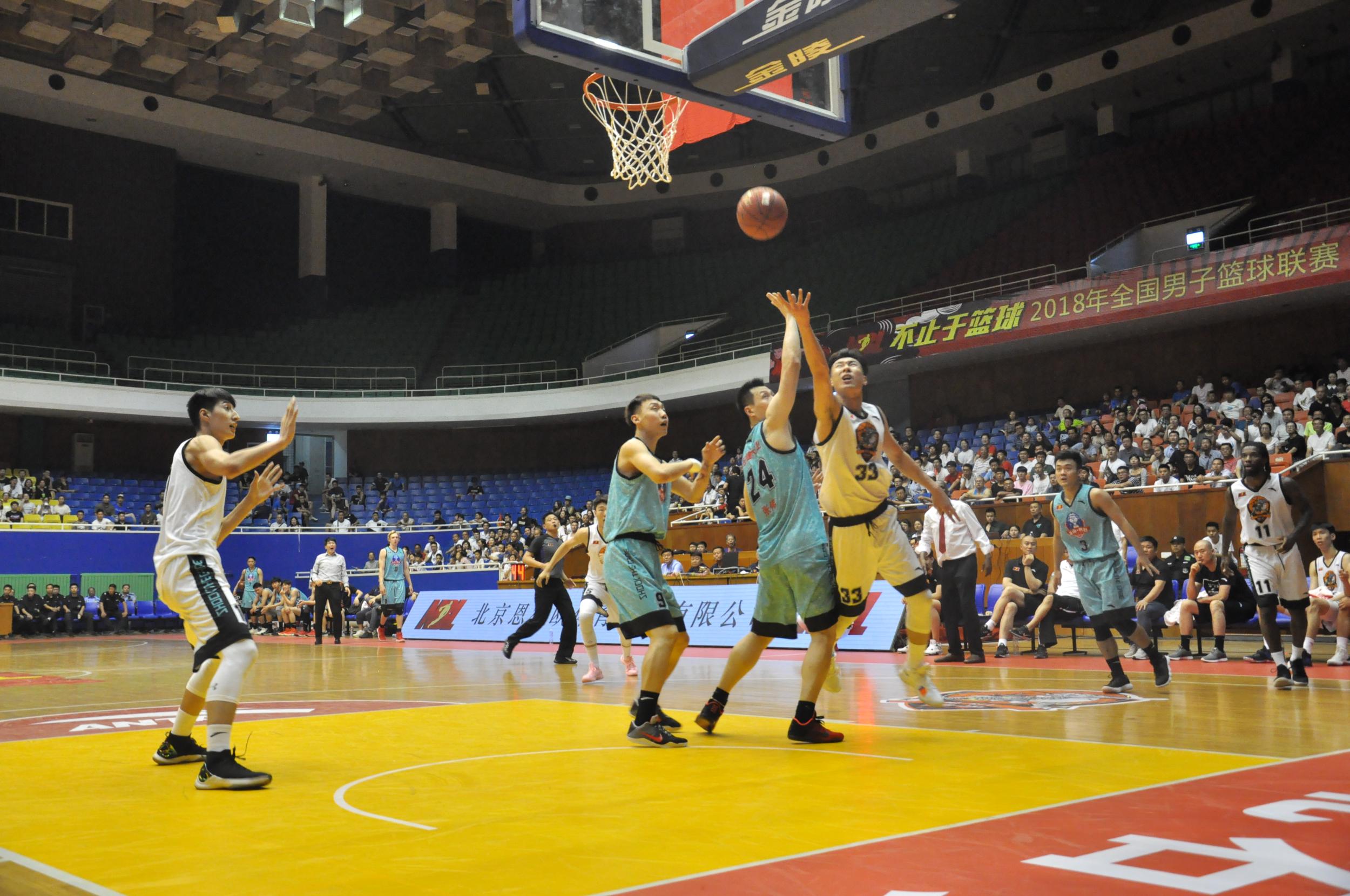 河北篮球队斗志昂扬，士气高昂