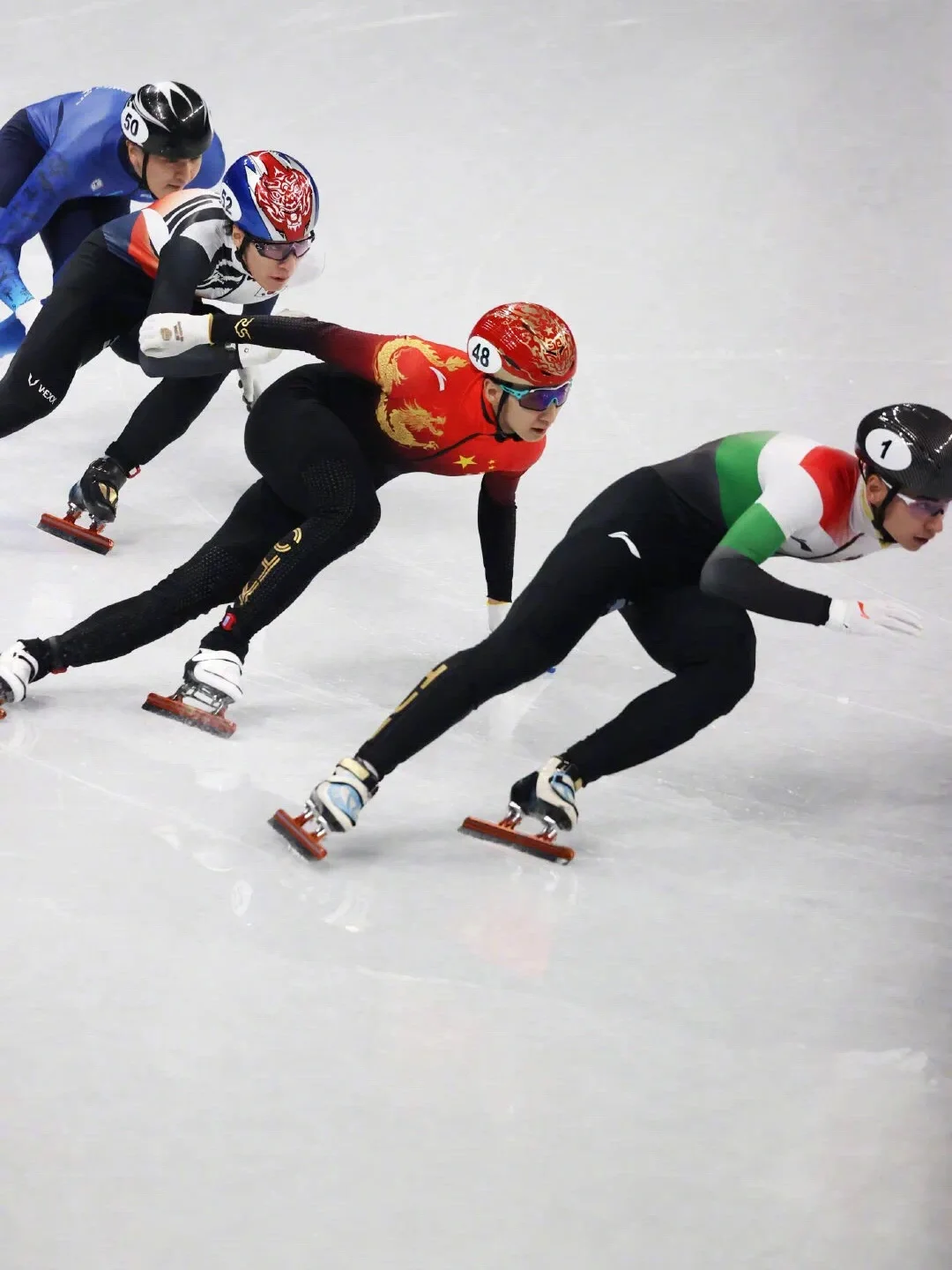 爱游戏中国官网-经得起考验！运动员克服困难夺冠