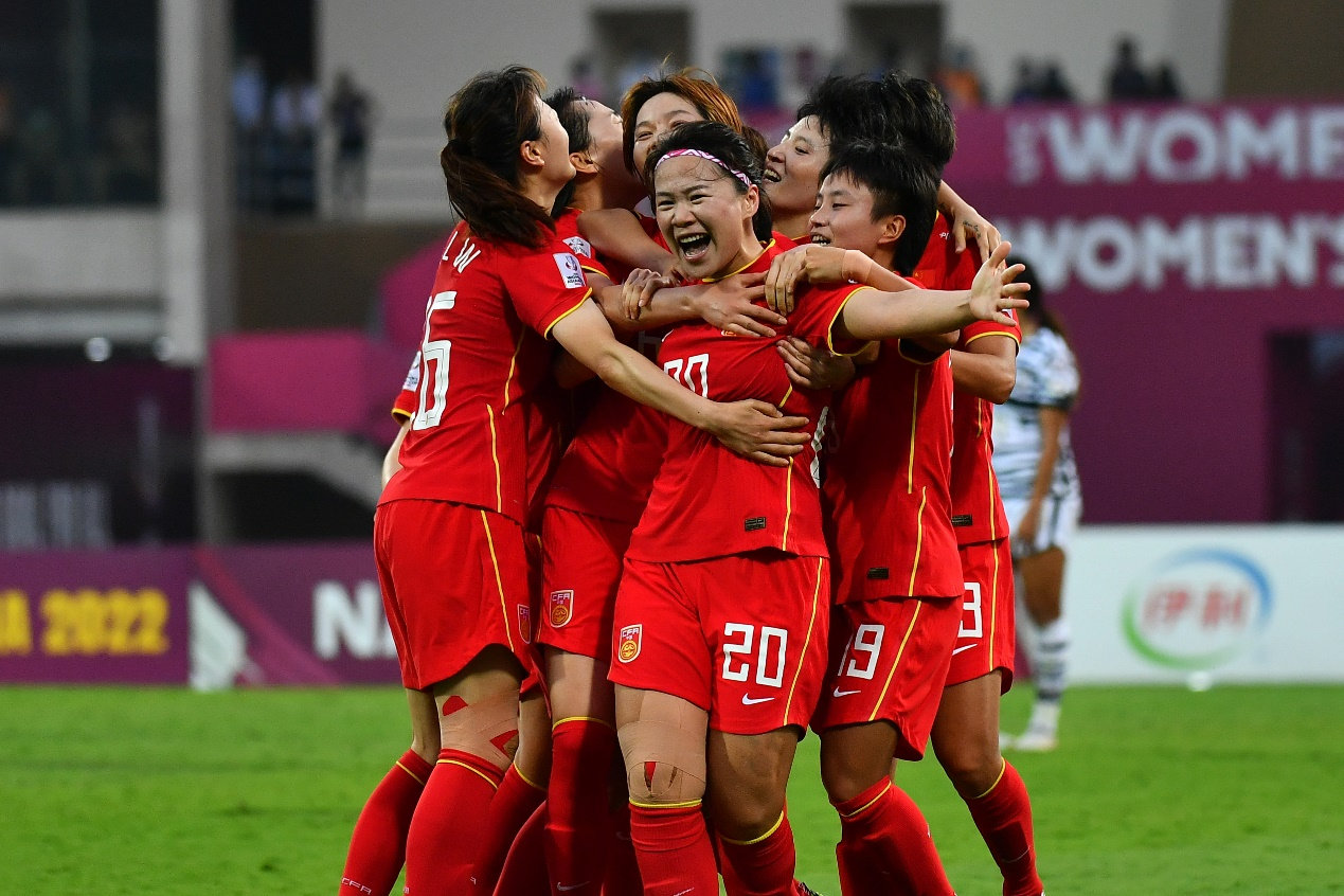 足球比赛:女队员们展现让人惊艳的实力 足球比赛:女队员们展现让人惊艳的实力