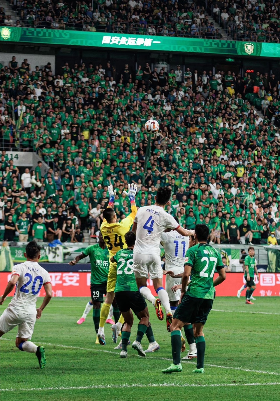 精心备战的足球队伍展现顶尖实力,迎战强劲对手的简单介绍 精心备战的足球队伍展现顶尖实力,迎战强劲对手的简单介绍