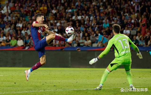 新晋球星登陆巴塞罗那，引发球迷狂热的简单介绍